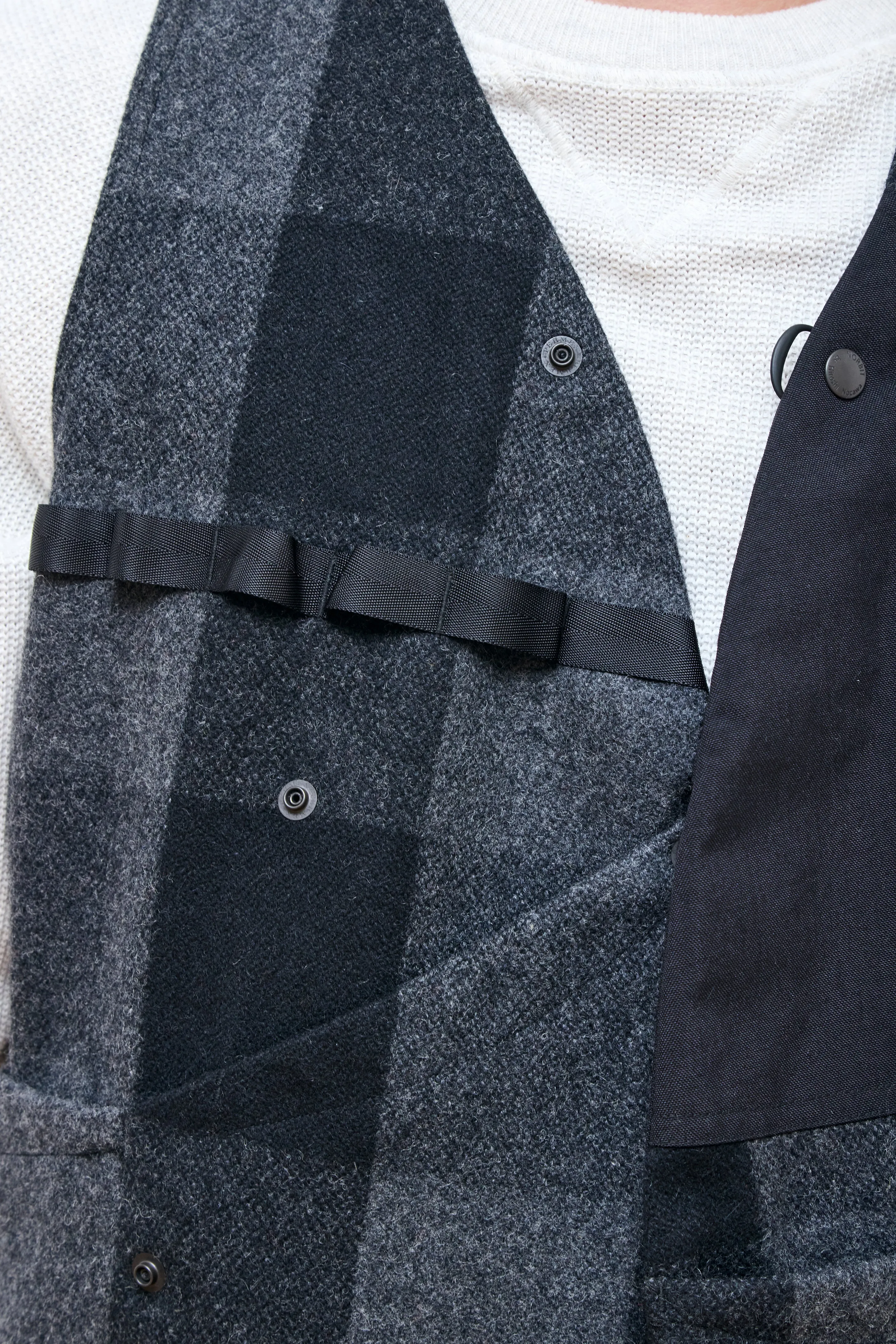 Buffalo Check 3Way Collar Bush Hike Vest Charcoal