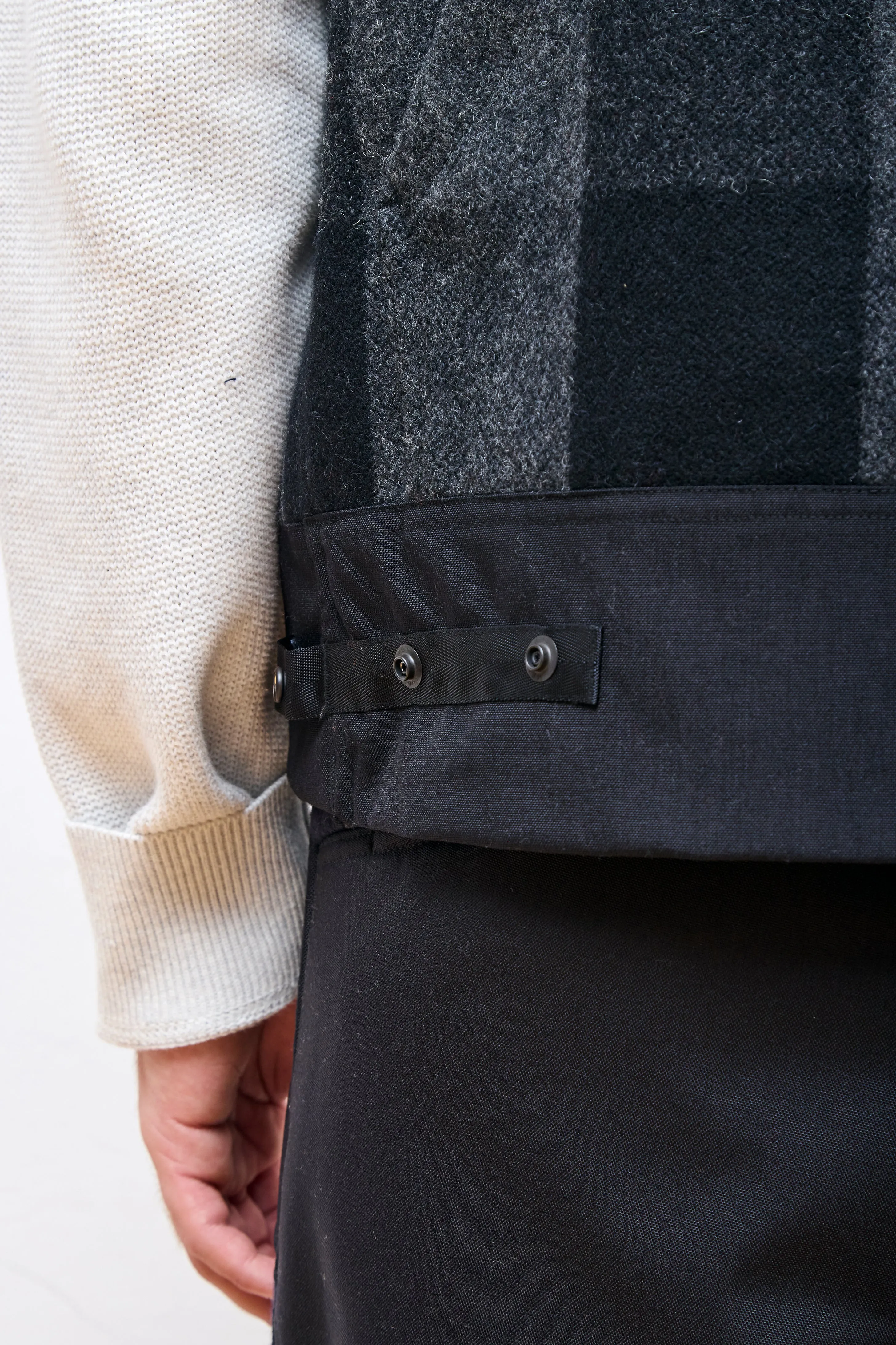 Buffalo Check 3Way Collar Bush Hike Vest Charcoal