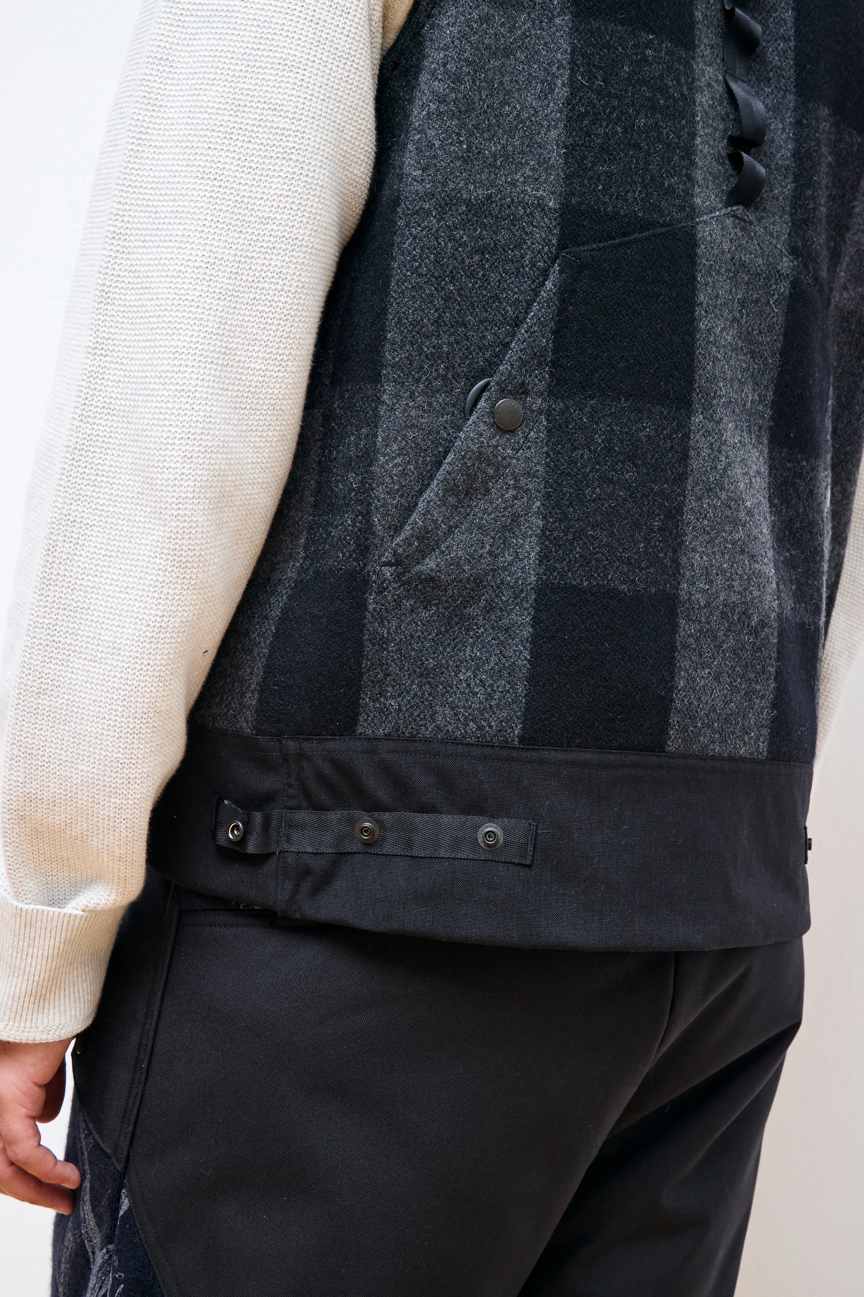 Buffalo Check 3Way Collar Bush Hike Vest Charcoal